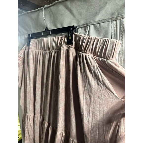 TORRID SUPER SOFT TIERED CIRLE PINK MINI SKIRT W/‎ POCKETS  SIZE 4 - Picture 3 of 7